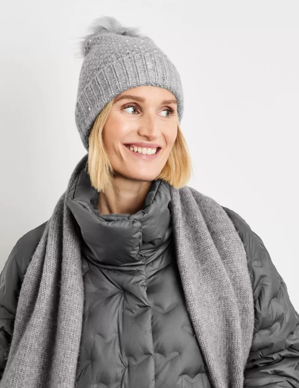 Sjaals>GERRY WEBER Muts Met Pailletten En Pluizige Pompon