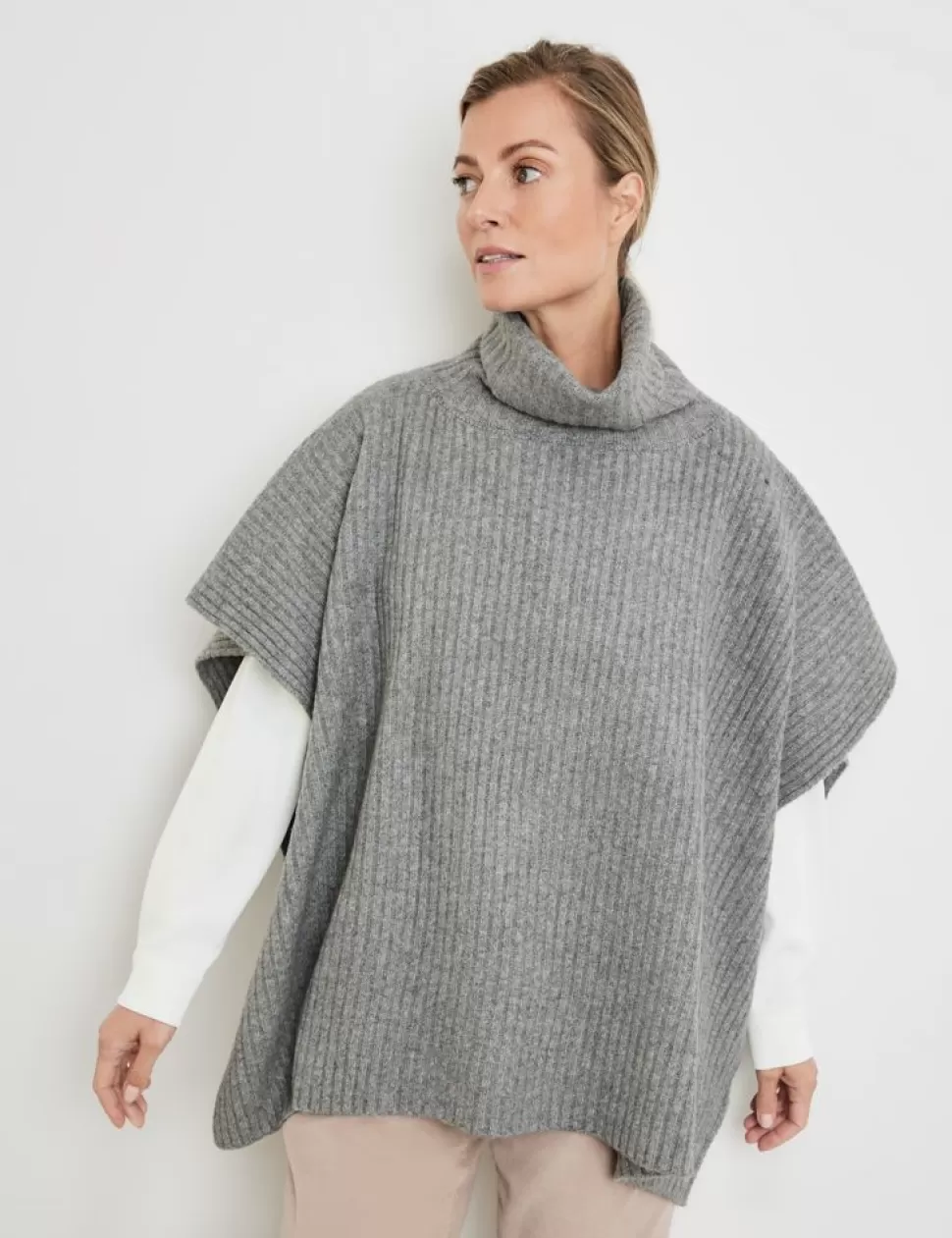 Sjaals>TAIFUN Poncho Met Col